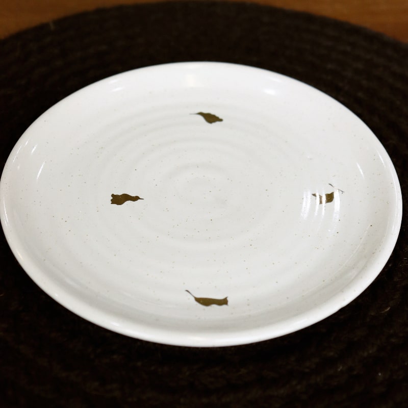 Side view of the Ivory Ganga Quarter Plate, a white and 24-karat gold ceramic small plate you can buy online at Sukham Home, a sustainable furniture, gardening and home decor store in Kolkata, India