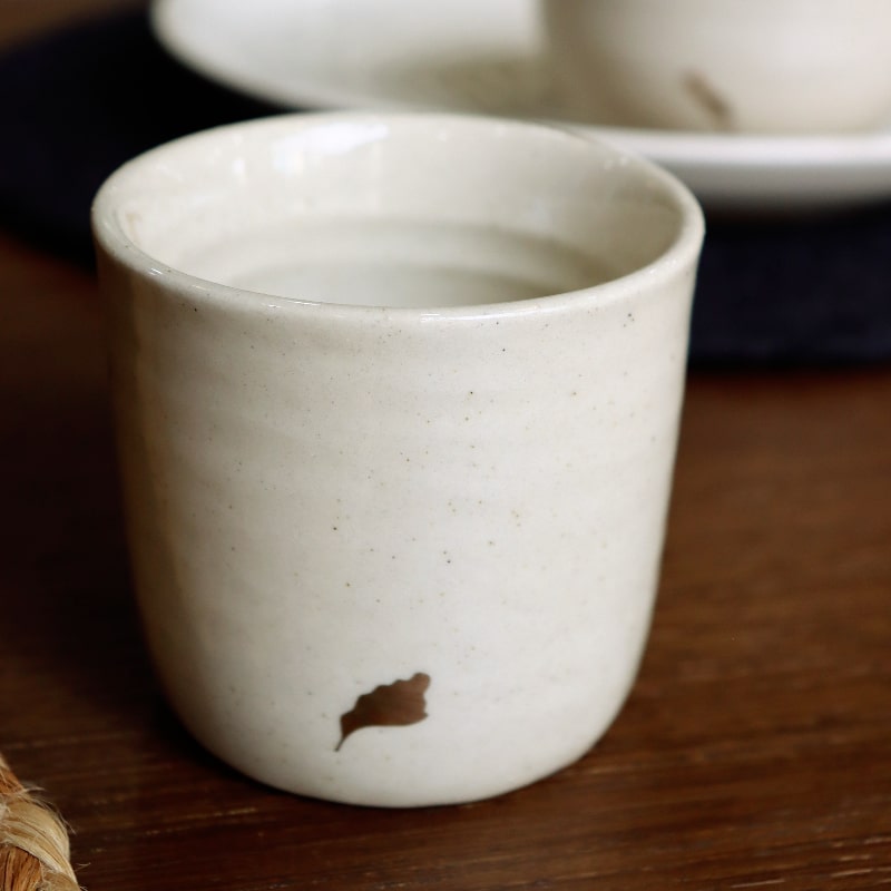 Texture of the Beige Ganga Kulhad, an off-white and 24-karat gold ceramic cup/glass you can buy online at Sukham Home, a sustainable furniture, gardening and home decor store in Kolkata, India