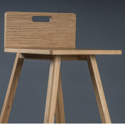 Seat of the Oak Natural Flamingo Bar Stool, a solid wood high bar chair you can buy online at Sukham Home, a sustainable furniture and home decor store in Kolkata, India